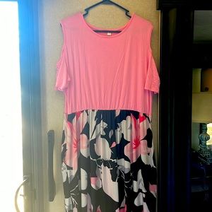 Dress size 3xl. Cold shoulder, long with pockets.